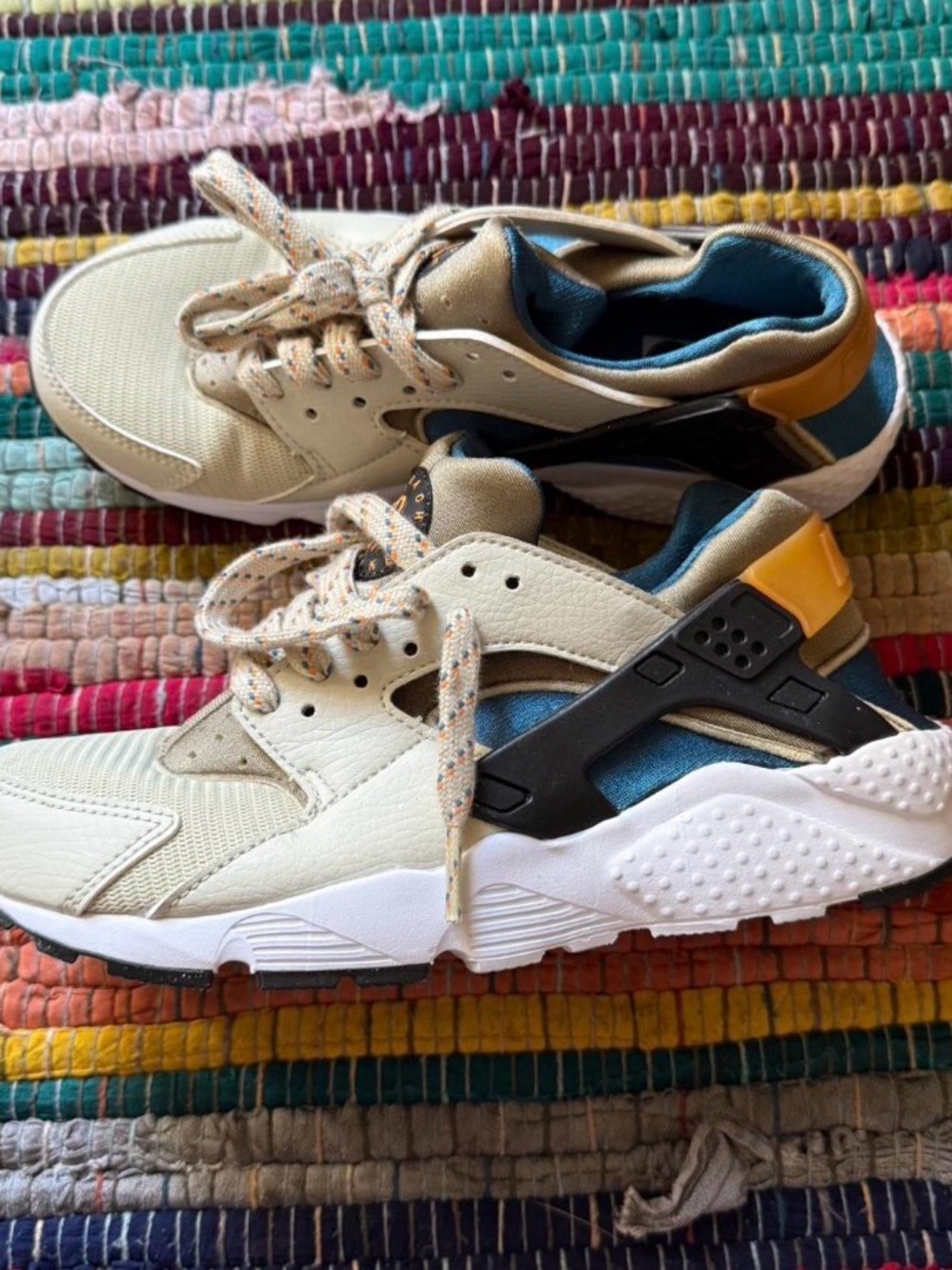 Nike Kids Beige and Gold Huarache-Style Sneakers